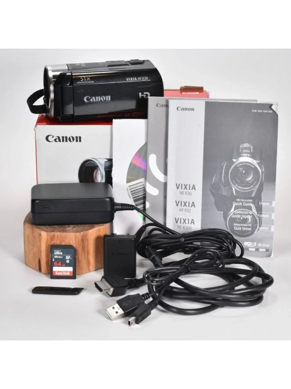 Canon VIXIA HF R30 Full HD Camcorder 32x Optical Zoom WiFi 64GB SD Card MINT